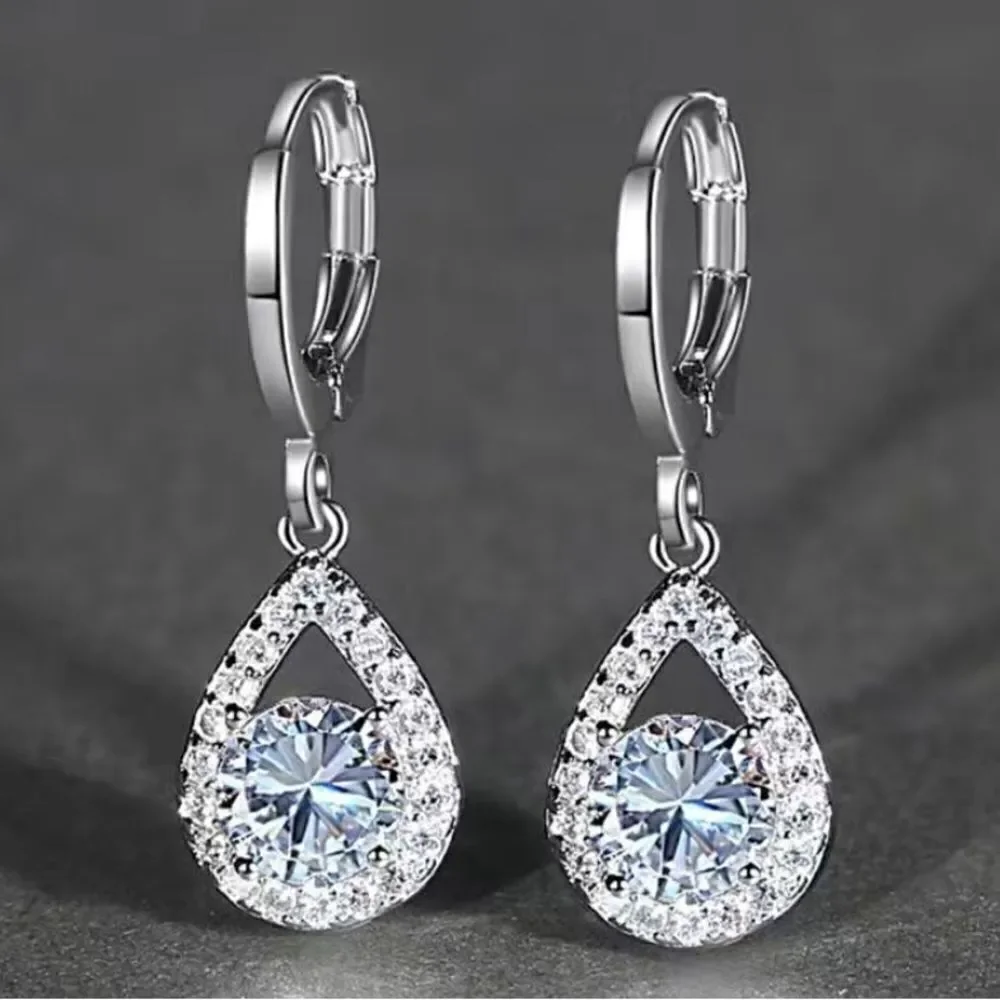 ✨🆕✨ Elegant Chic Silver Plated White Simulated Sapphire Drop Earrings 🌸 ✨